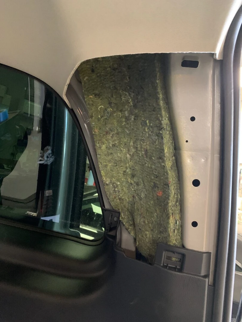 Mercedes Vito 2023 : sonorisation BLAM, caisson Hifonics et insonorisation