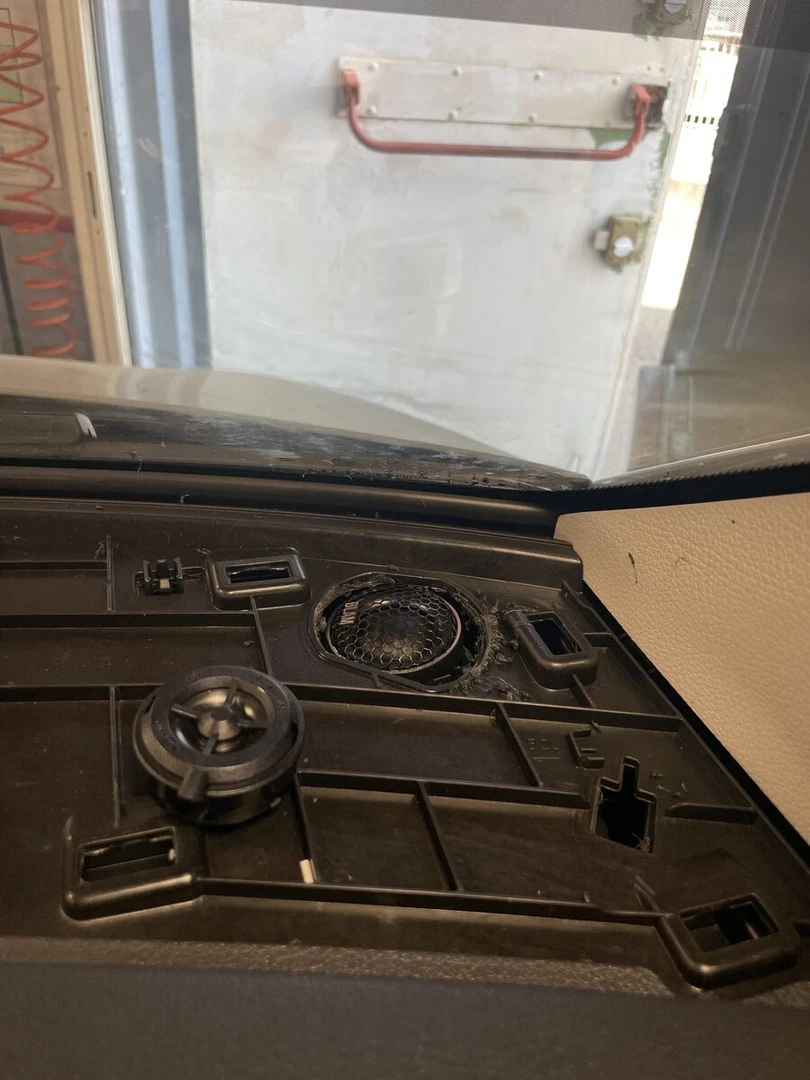 Mercedes Vito 2023 : sonorisation BLAM, caisson Hifonics et insonorisation