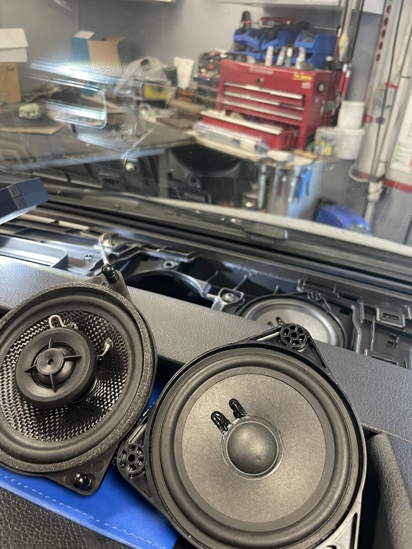 Mercedes Vito 2023 : sonorisation BLAM, caisson Hifonics et insonorisation