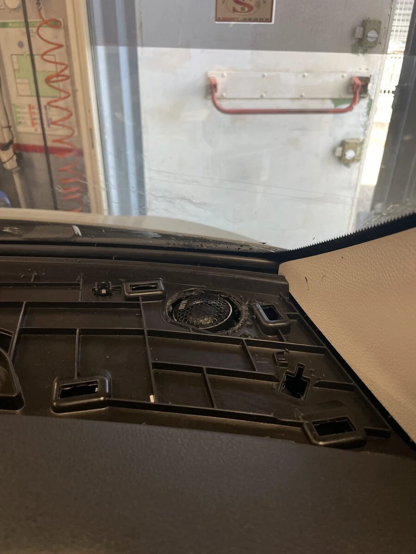 Mercedes Vito 2023 : sonorisation BLAM, caisson Hifonics et insonorisation