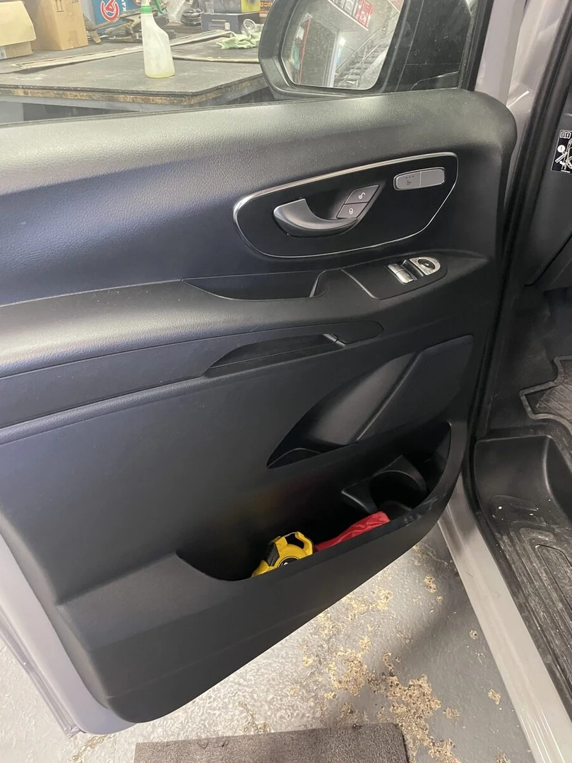 Mercedes Vito 2023 : sonorisation BLAM, caisson Hifonics et insonorisation