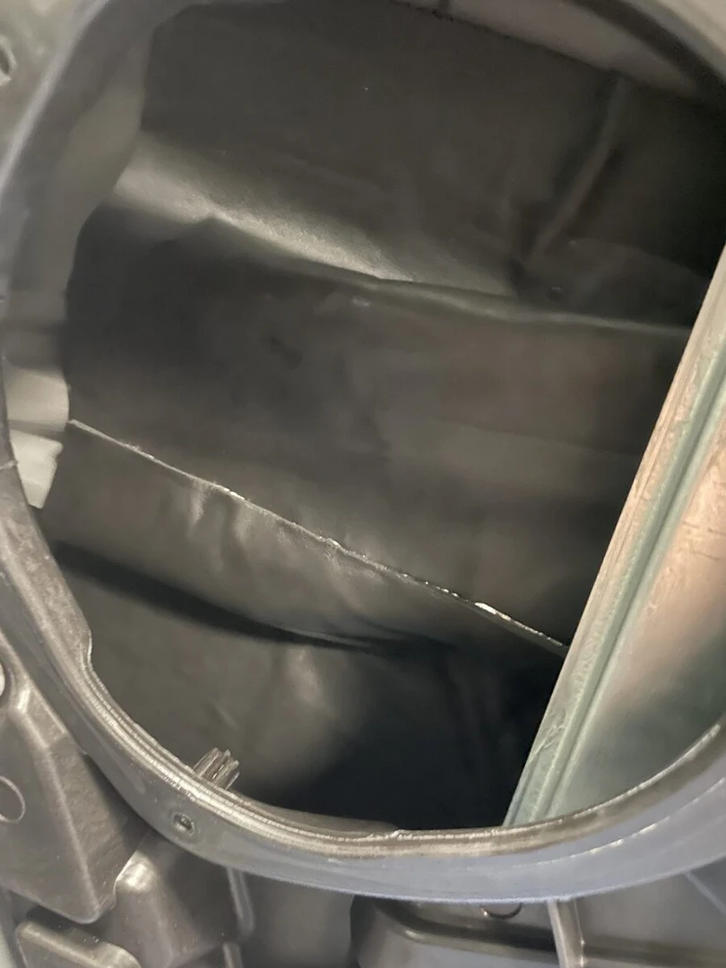 Mercedes Vito 2023 : sonorisation BLAM, caisson Hifonics et insonorisation