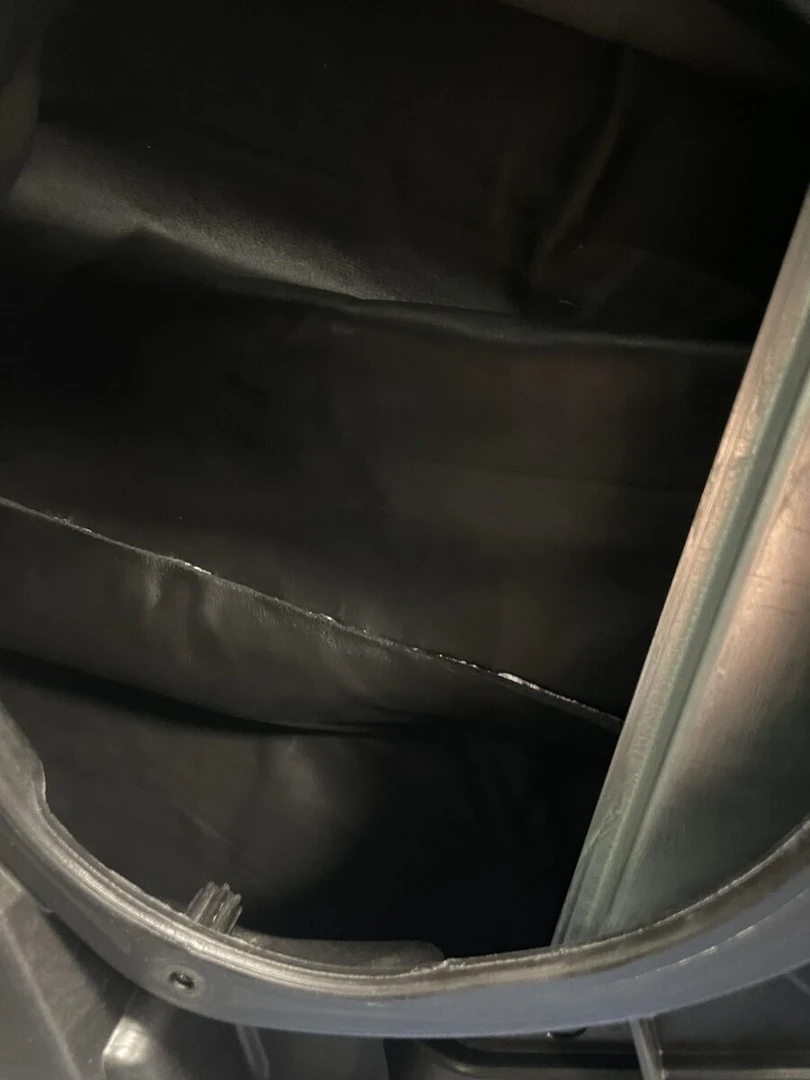Mercedes Vito 2023 : sonorisation BLAM, caisson Hifonics et insonorisation