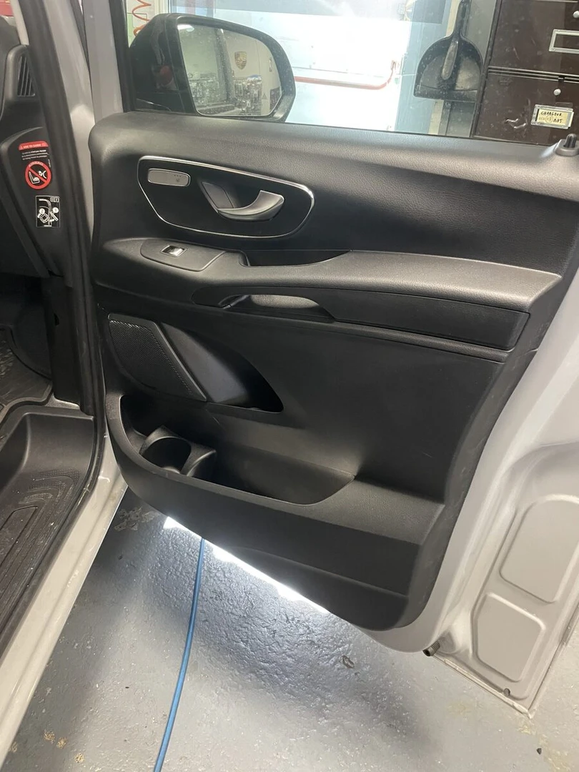 Mercedes Vito 2023 : sonorisation BLAM, caisson Hifonics et insonorisation