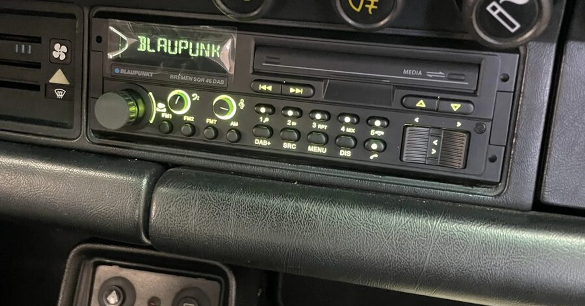 Porsche 911 1988 : Blaupunkt Bremen et faisceau refait