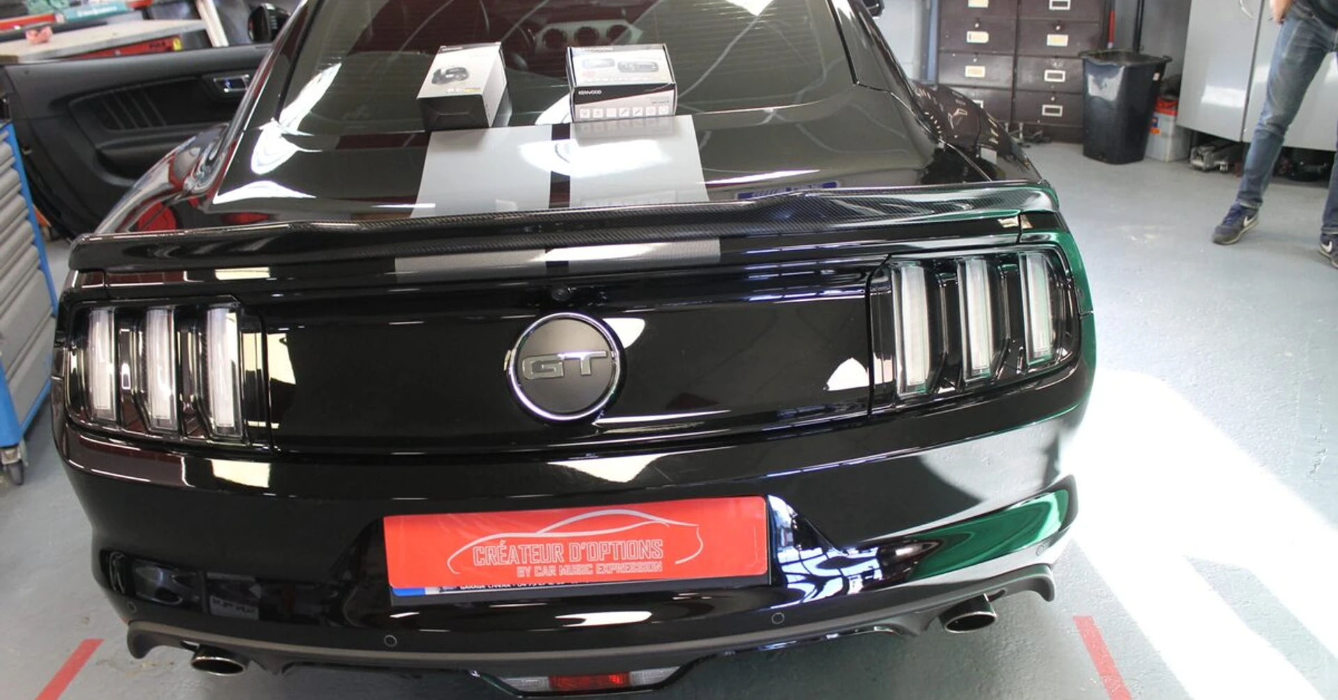 Dashcam Kenwood avant et arrière sur Ford Mustang