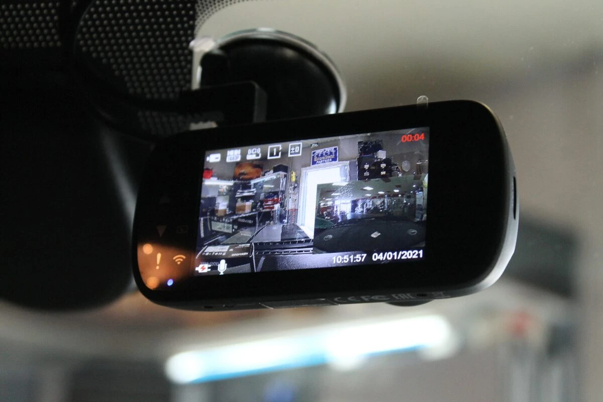 Ford Mustang 2018 : dashcam Kenwood avant et arrière
