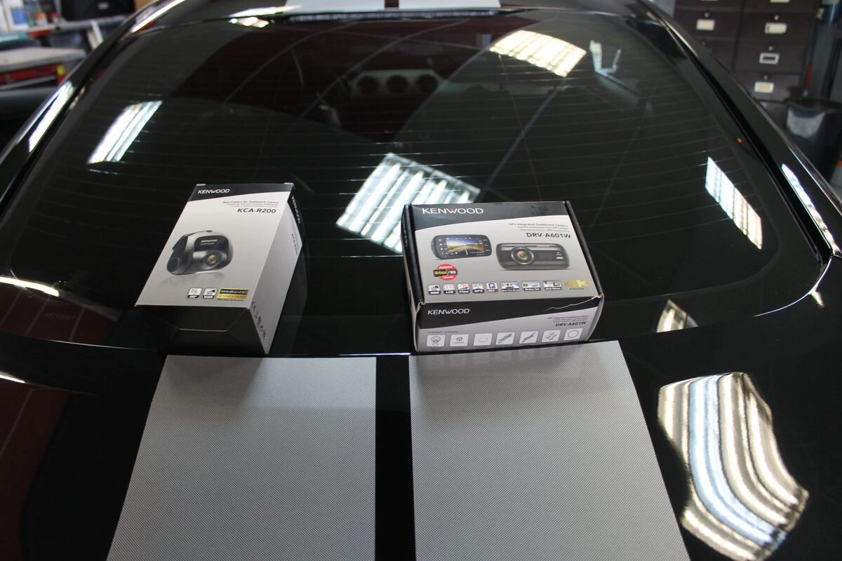 Ford Mustang 2018 : dashcam Kenwood avant et arrière
