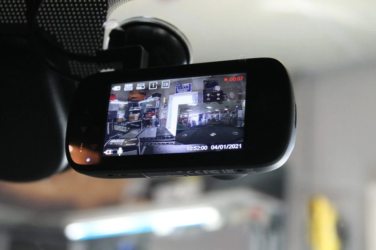 Ford Mustang 2018 : dashcam Kenwood avant et arrière