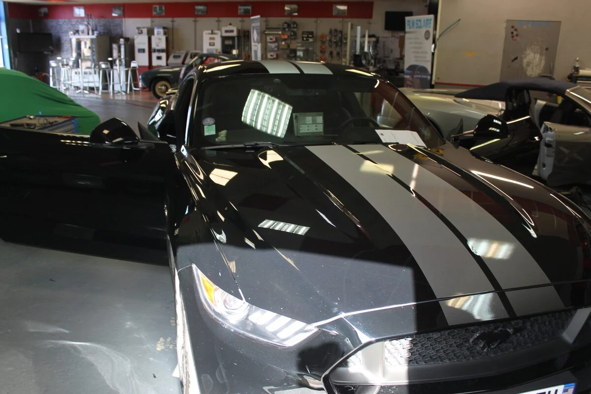 Ford Mustang 2018 : dashcam Kenwood avant et arrière