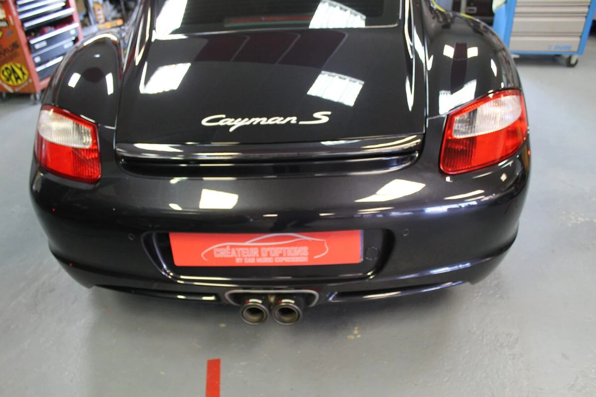 Porsche Cayman S : réparation de l'amplificateur ASK d'origine
