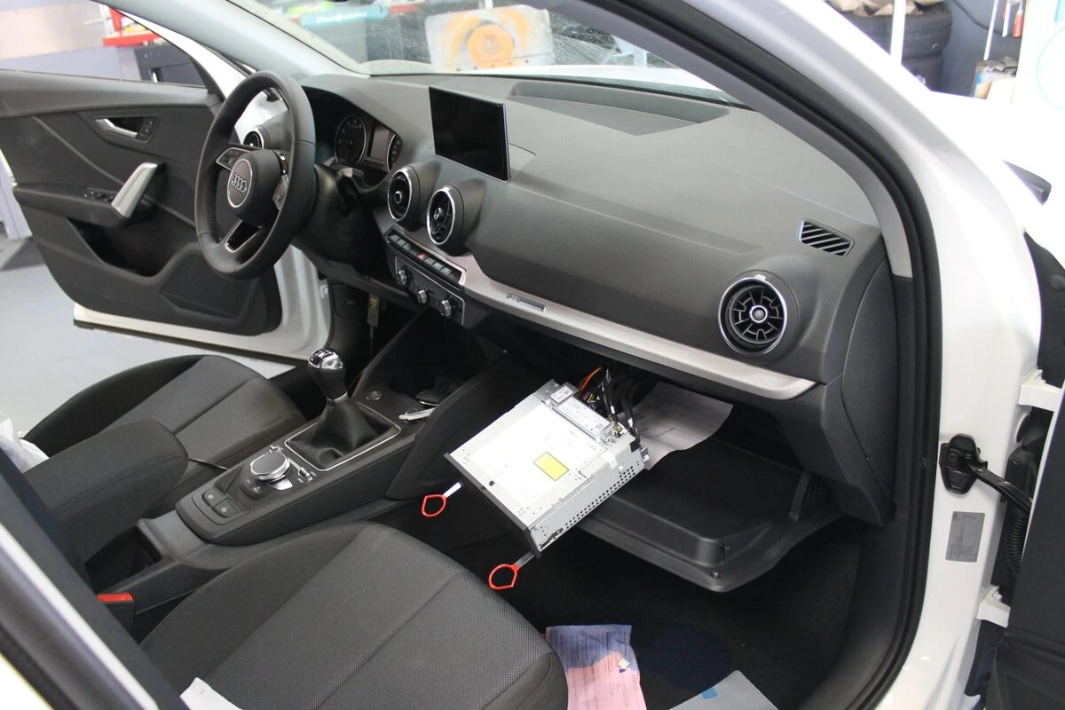 Audi Q2 2021 : caméra de recul raccordée au MMI et codée