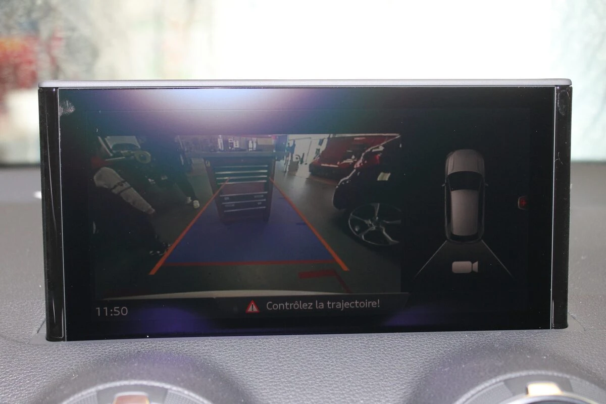 Audi Q2 2021 : caméra de recul raccordée au MMI et codée