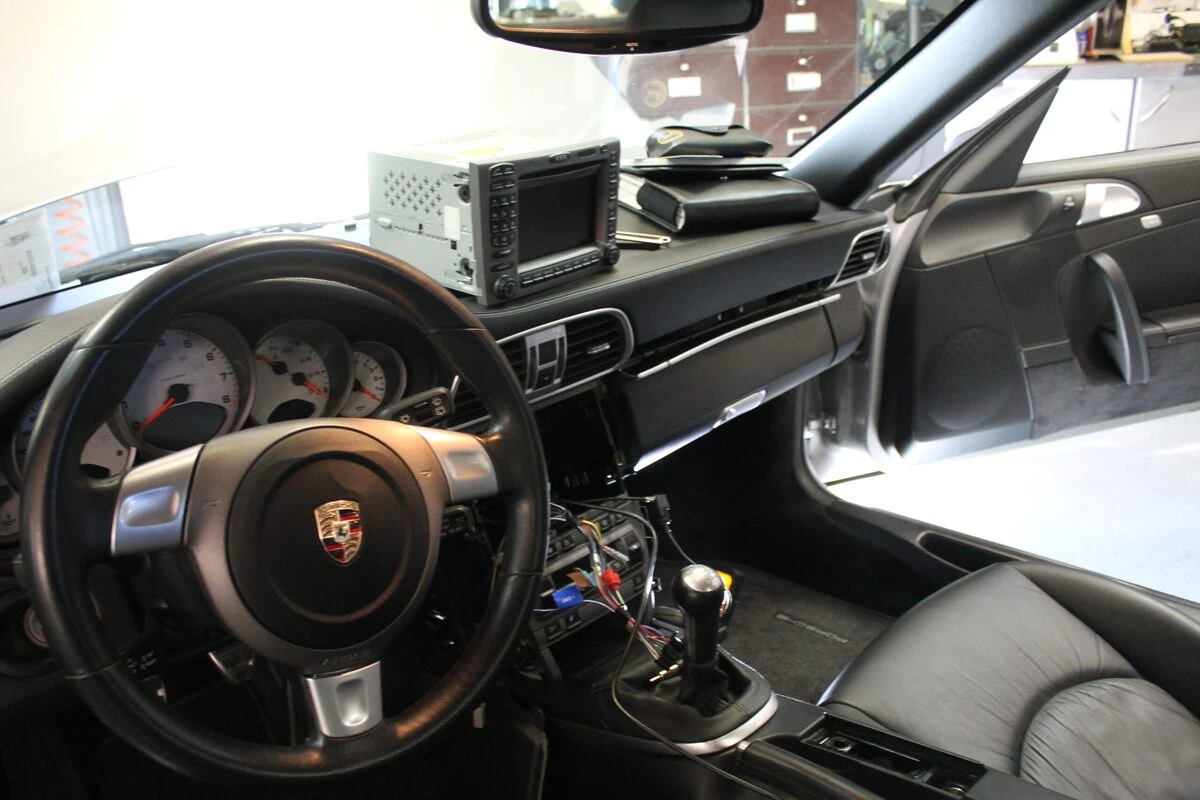 Porsche 997 Carrera S : autoradio GPS Kenwood DNX419DAB et caméra de recul