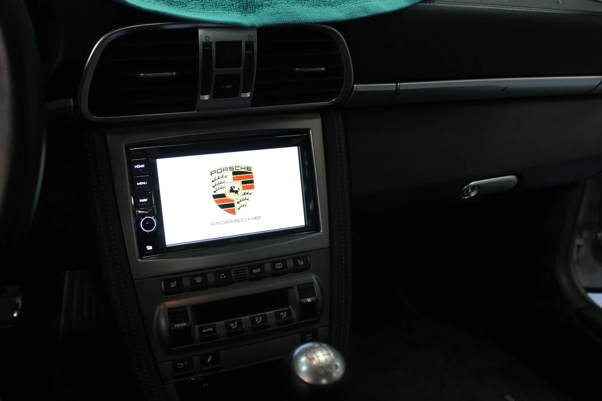 Porsche 997 Carrera S : autoradio GPS Kenwood DNX419DAB et caméra de recul