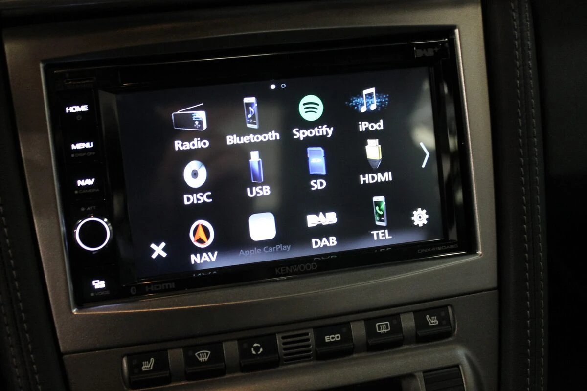 Porsche 997 Carrera S : autoradio GPS Kenwood DNX419DAB et caméra de recul