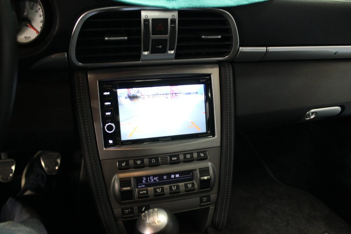 Porsche 997 Carrera S : autoradio GPS Kenwood DNX419DAB et caméra de recul