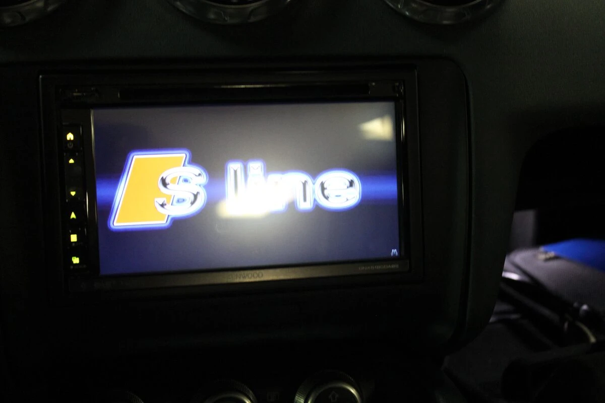 Audi TT : Kenwood DNX5190DABS, caméra de recul et caisson type Bose