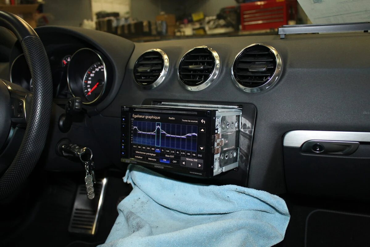 Audi TT : Kenwood DNX5190DABS, caméra de recul et caisson type Bose