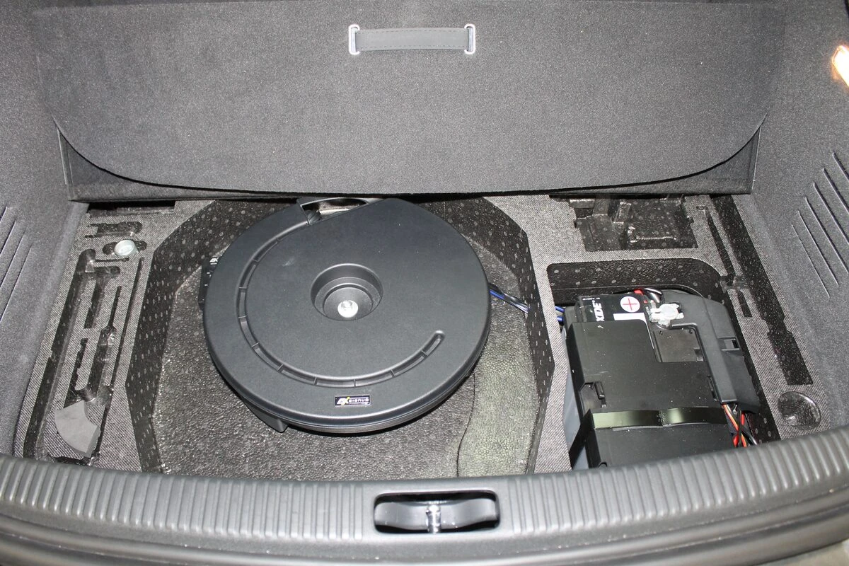Audi TT : Kenwood DNX5190DABS, caméra de recul et caisson type Bose