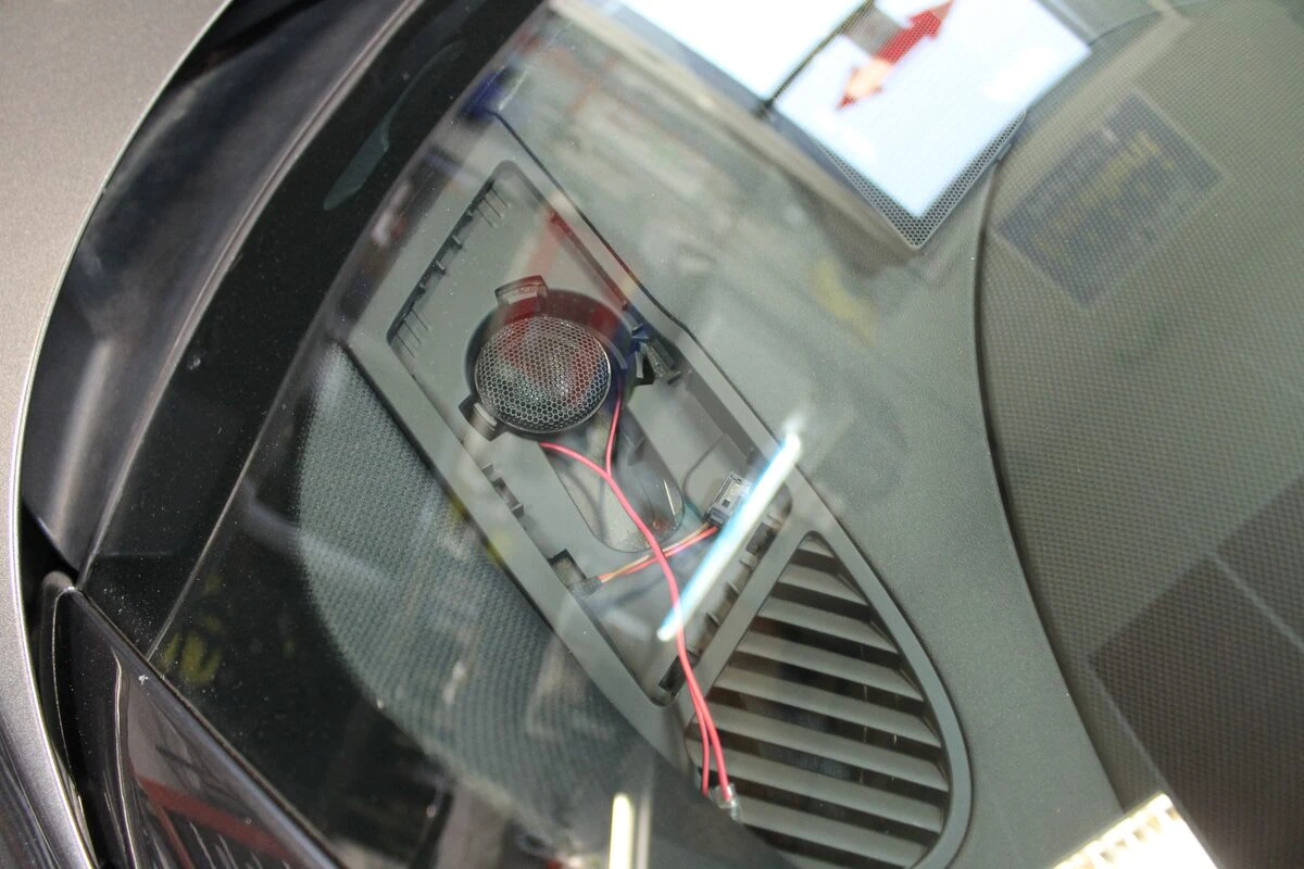 Audi TT : Kenwood DNX5190DABS, caméra de recul et caisson type Bose