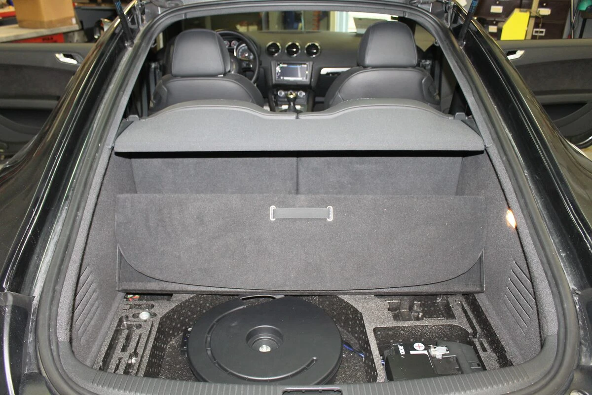 Audi TT : Kenwood DNX5190DABS, caméra de recul et caisson type Bose
