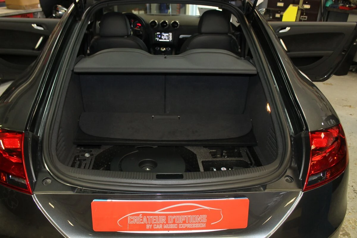 Audi TT : Kenwood DNX5190DABS, caméra de recul et caisson type Bose