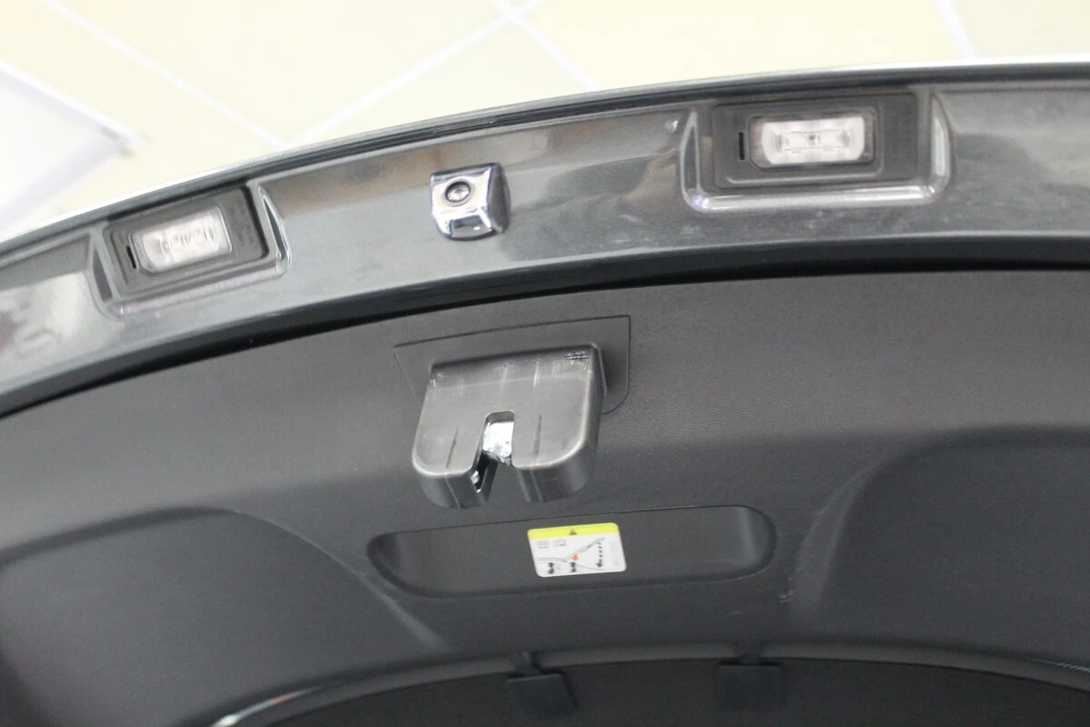 Audi TT : Kenwood DNX5190DABS, caméra de recul et caisson type Bose