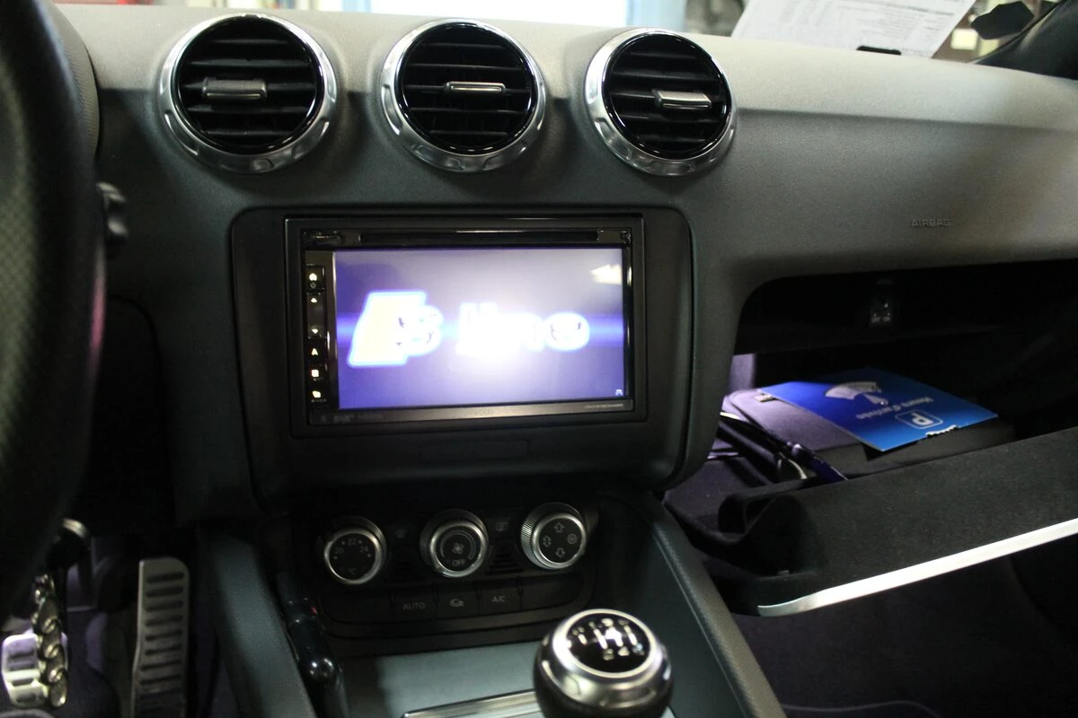 Audi TT : Kenwood DNX5190DABS, caméra de recul et caisson type Bose