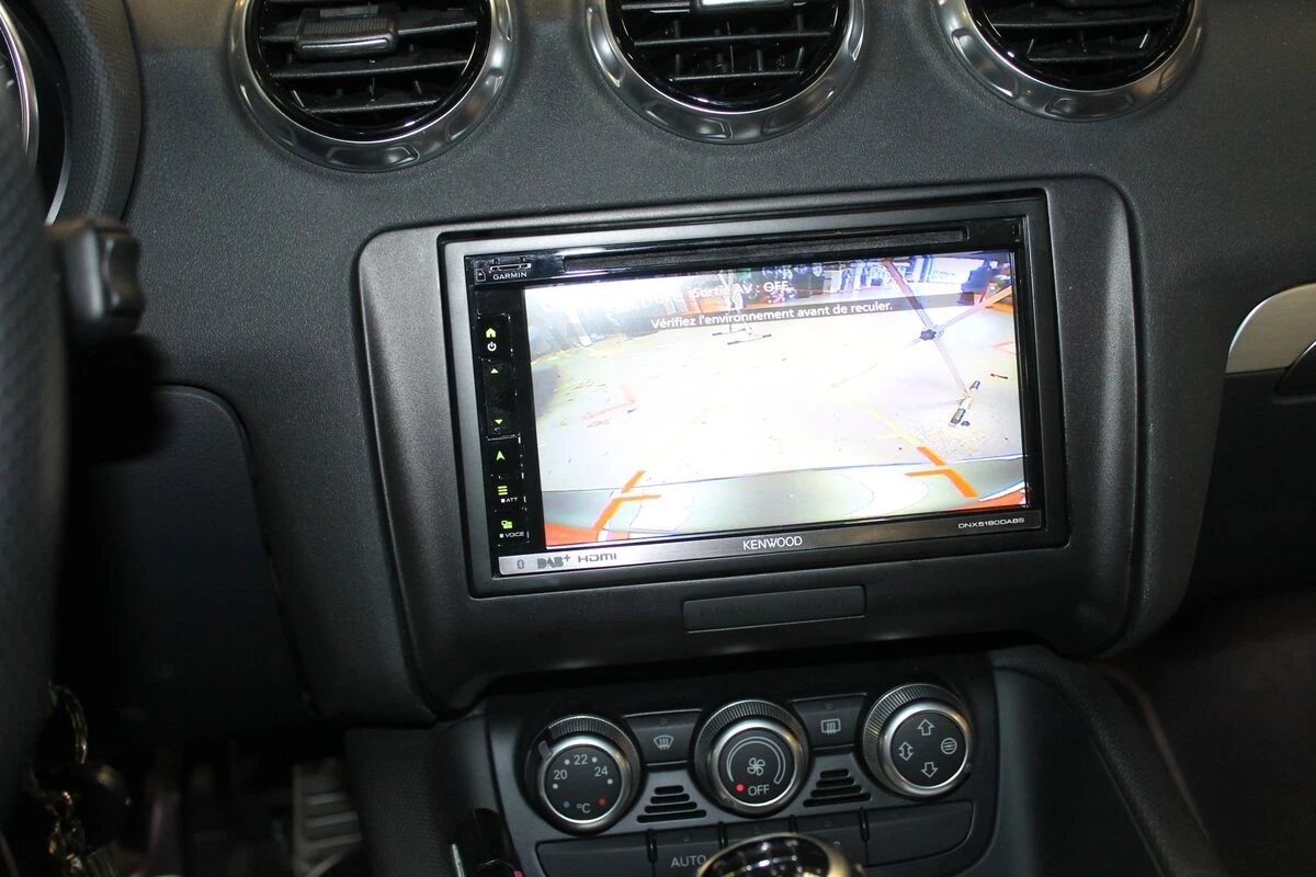 Audi TT : Kenwood DNX5190DABS, caméra de recul et caisson type Bose