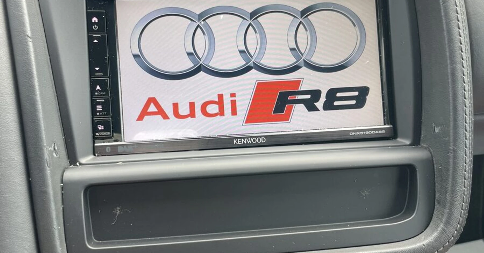 Audi R8 : Kenwood CarPlay, caméra de recul, Bang & Olufsen