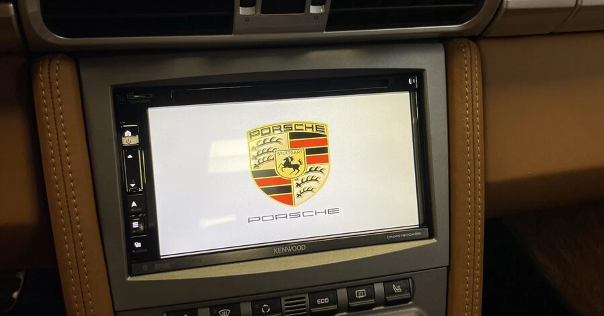 Porsche 997 Turbo : Kenwood CarPlay et bouton de clim neuf
