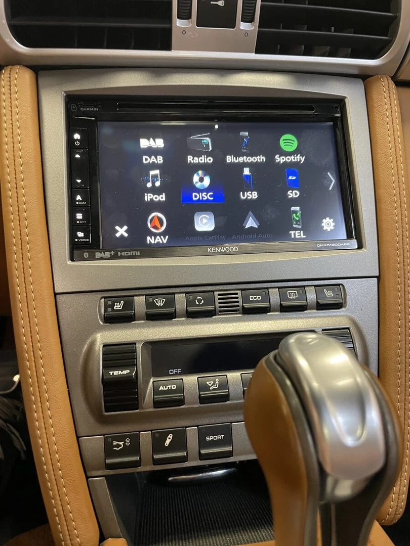Porsche 997 Turbo : Kenwood DNX5190DABS et bouton de clim remplacé