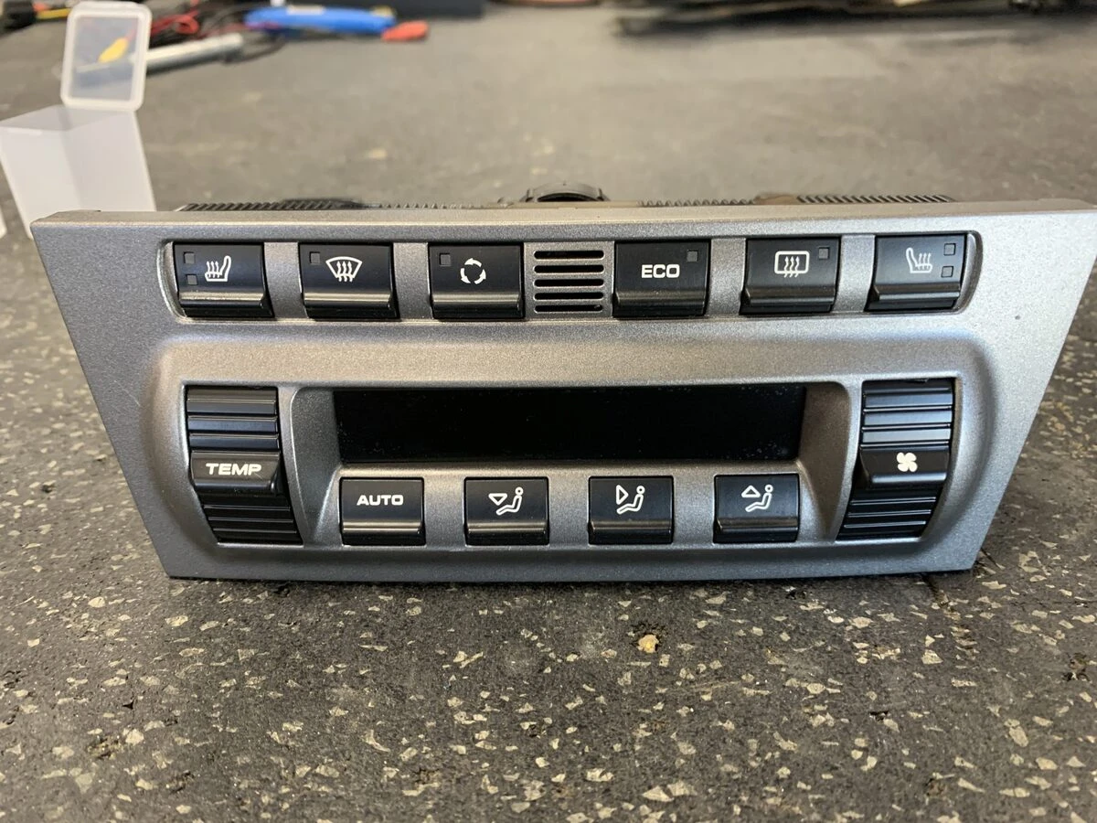 Porsche 997 Turbo : Kenwood DNX5190DABS et bouton de clim remplacé