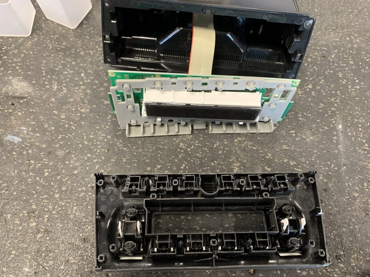 Porsche 997 Turbo : Kenwood DNX5190DABS et bouton de clim remplacé