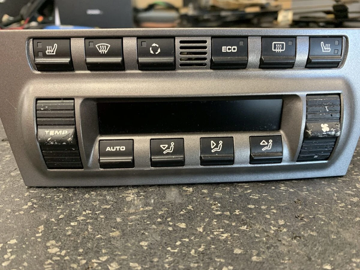 Porsche 997 Turbo : Kenwood DNX5190DABS et bouton de clim remplacé