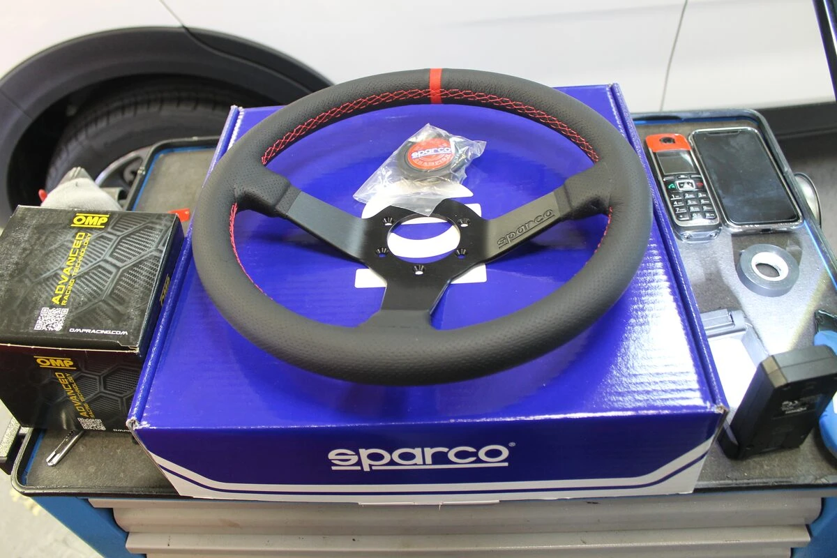 Porsche 964 : autoradio d'esprit vintage Blaupunkt Bremen SQR 46 DAB