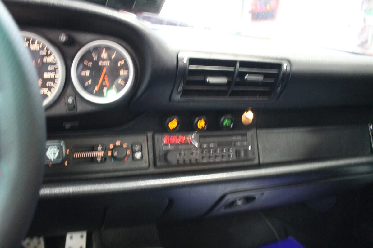 Porsche 964 : autoradio d'esprit vintage Blaupunkt Bremen SQR 46 DAB