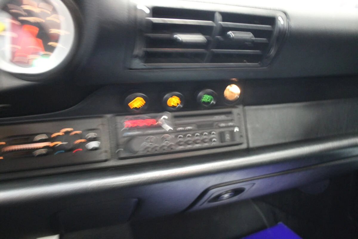 Porsche 964 : autoradio d'esprit vintage Blaupunkt Bremen SQR 46 DAB