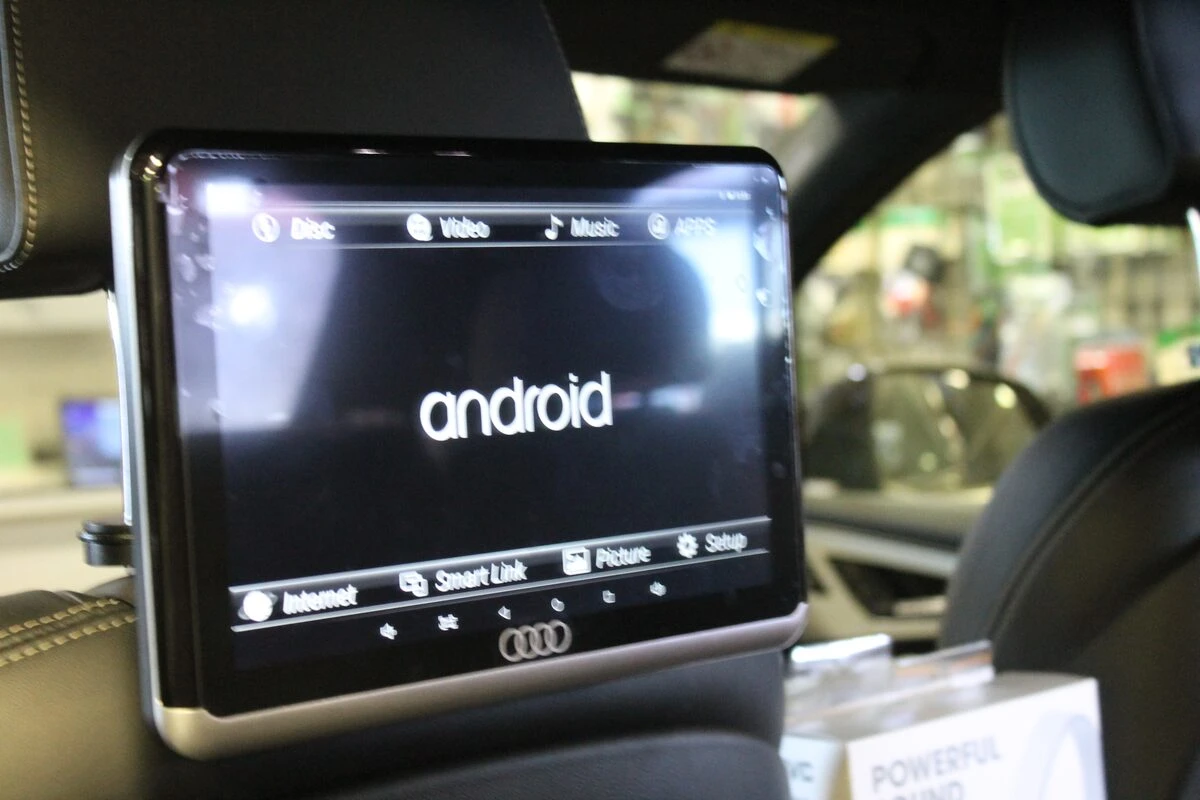 Audi Q7 : tablettes Android et DVD dans les appuie-têtes