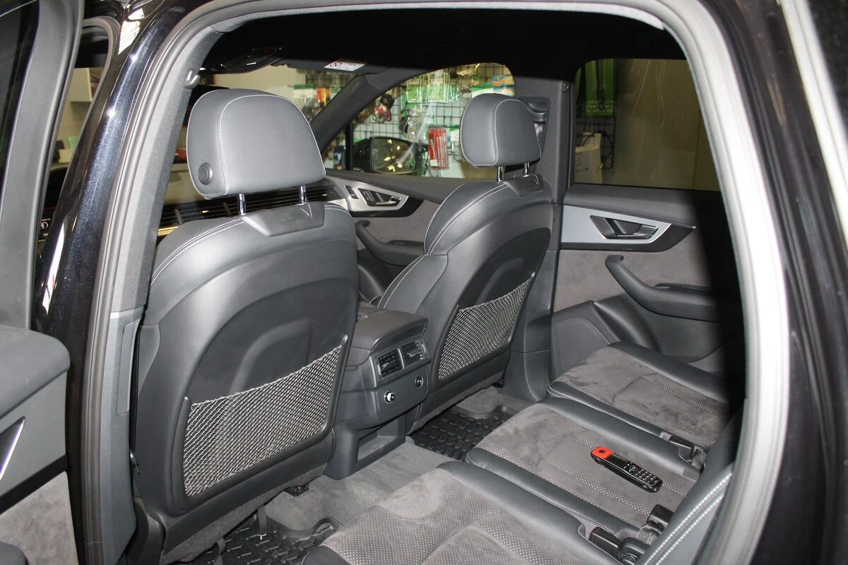 Audi Q7 : tablettes Android et DVD dans les appuie-têtes