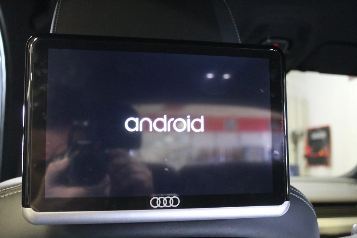 Audi Q7 : tablettes Android et DVD dans les appuie-têtes