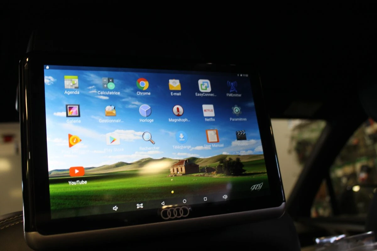 Audi Q7 : tablettes Android et DVD dans les appuie-têtes