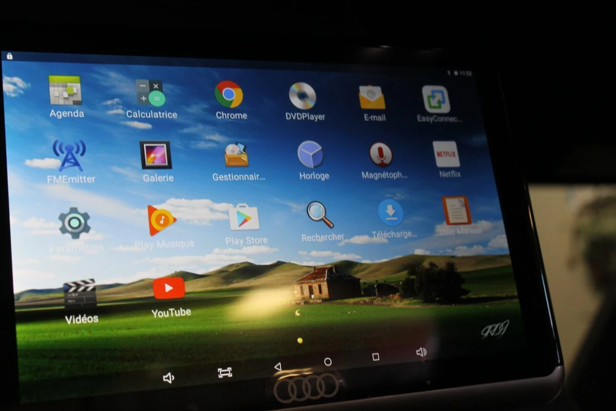 Audi Q7 : tablettes Android et DVD dans les appuie-têtes
