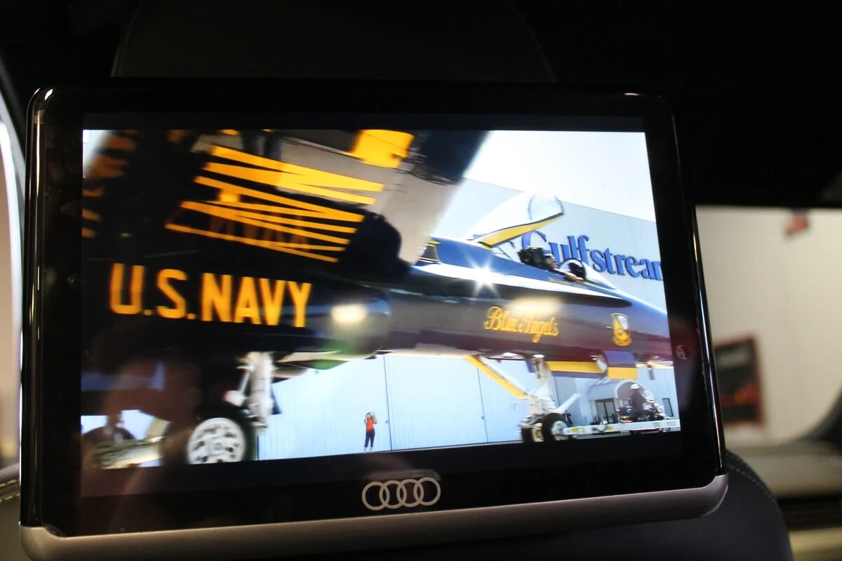 Audi Q7 : tablettes Android et DVD dans les appuie-têtes