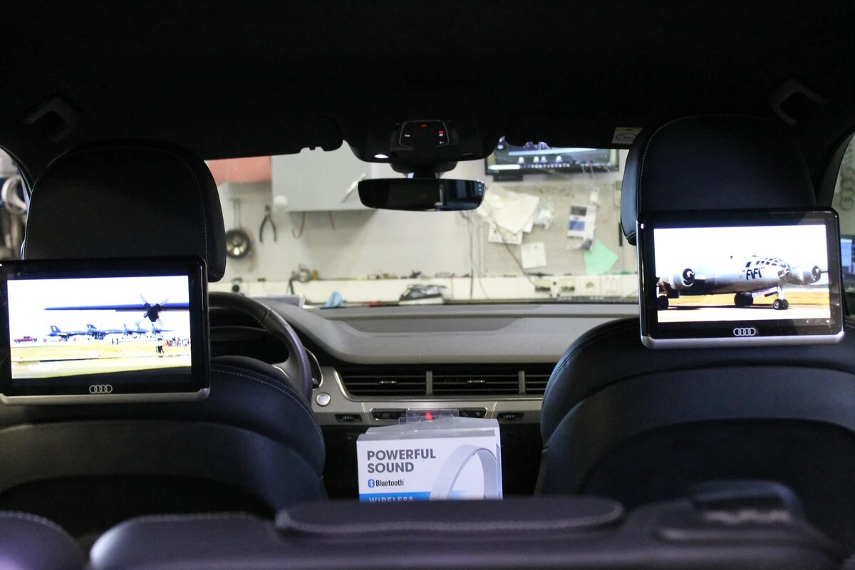 Audi Q7 : tablettes Android et DVD dans les appuie-têtes
