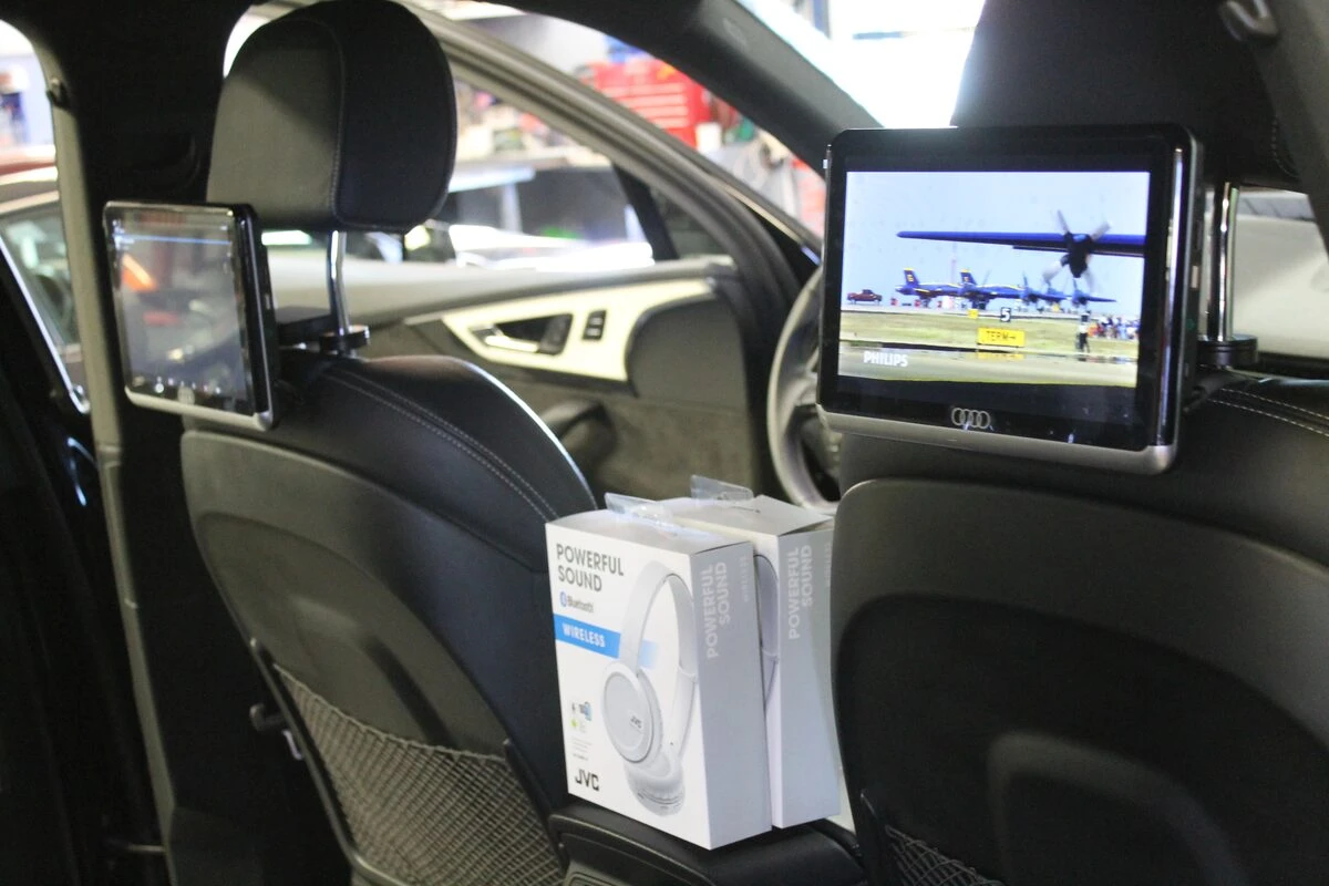 Audi Q7 : tablettes Android et DVD dans les appuie-têtes