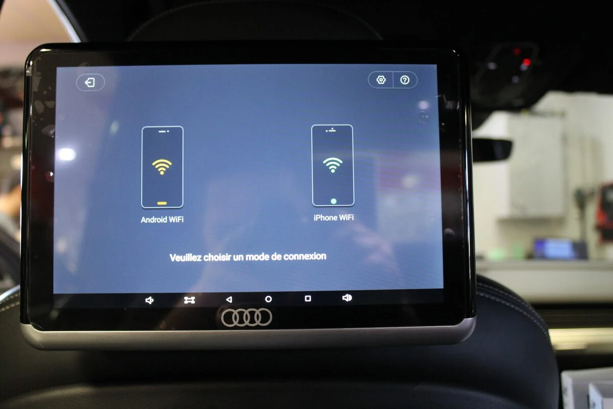 Audi Q7 : tablettes Android et DVD dans les appuie-têtes