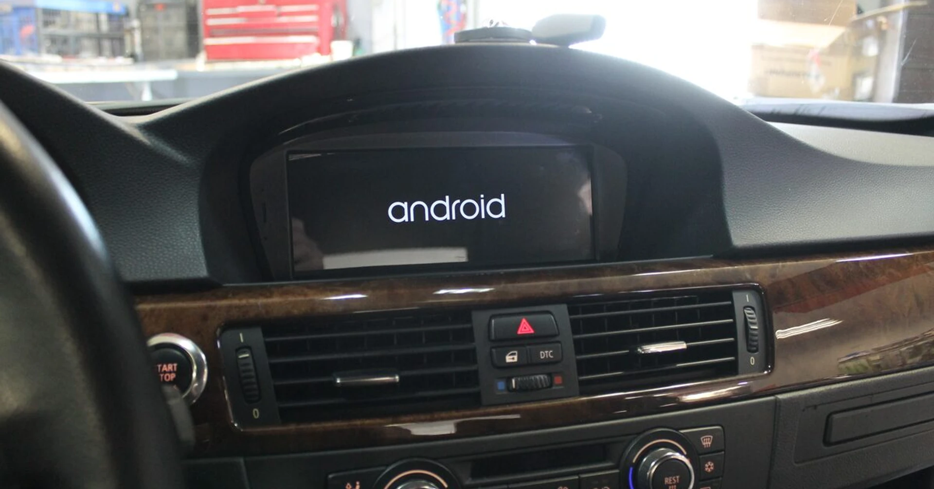 BMW E90 et E93 : écran Android iMaxx et caméra de recul