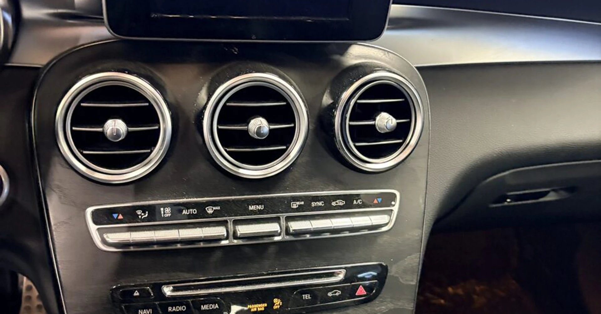 Mercedes GLC 2015 : réparation de l'autoradio d'origine